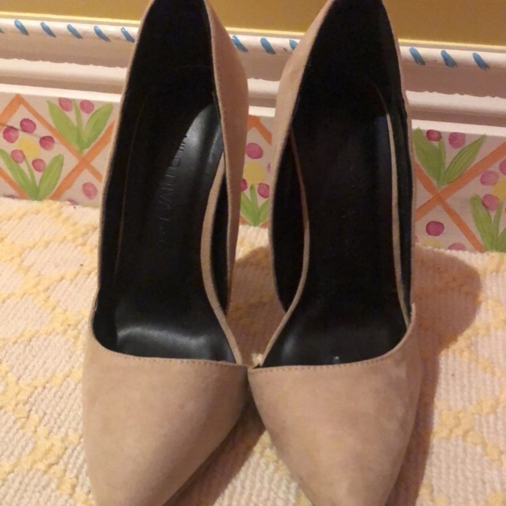 Heels - Picture 5 of 6